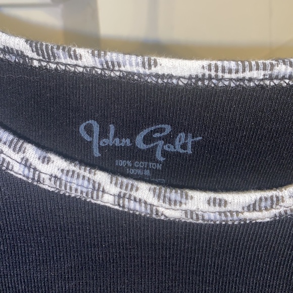 Brandy melville john galt crop top in good condition i’ve only wore a few times - Picture 2 of 3